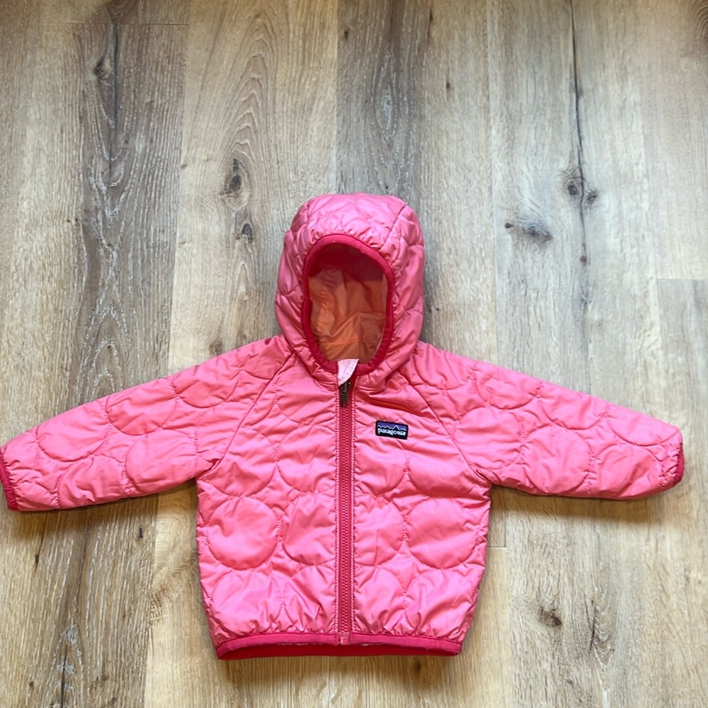 Baby Patagonia light weight puffer, pink 12-18 months, reversible.